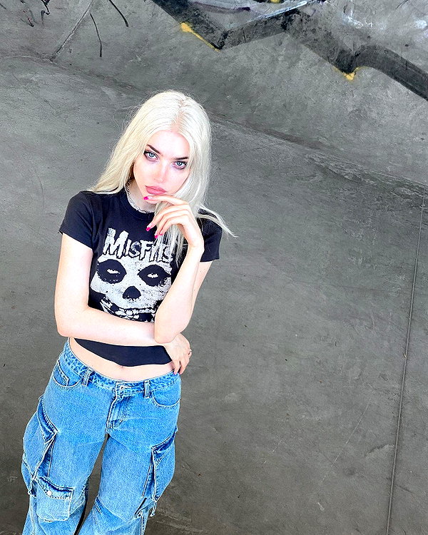 alien.hanna instagram image archive image