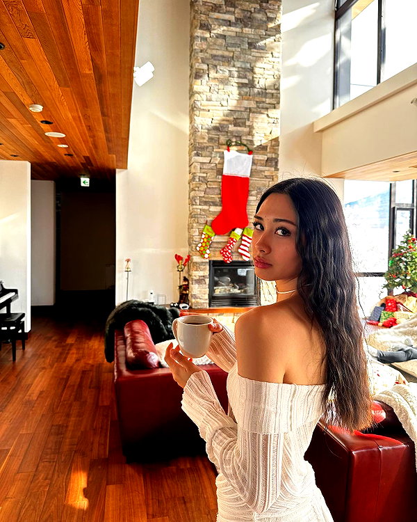 cait.knight instagram image archive image