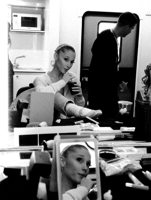 arianagrande instagram image archive image