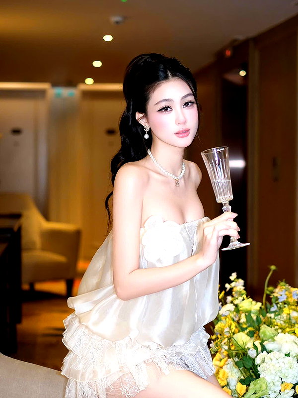 lyhythuedoxinh instagram image archive image