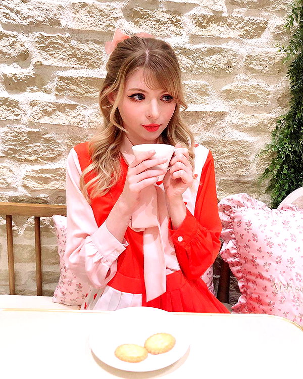 peachmilky_ instagram image archive image