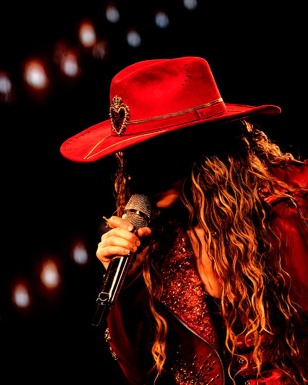 shakira instagram image archive image