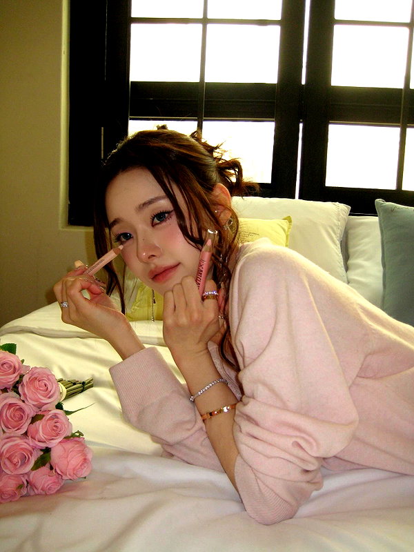 dear.zia instagram image archive image