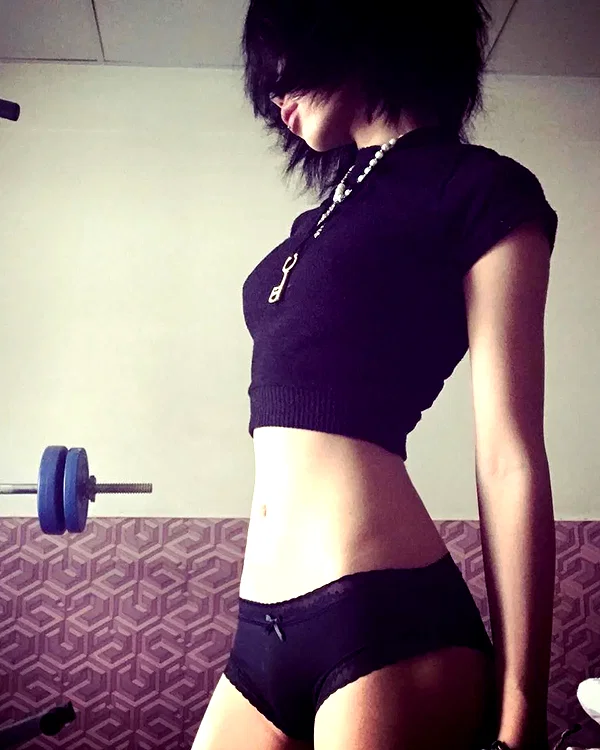 chica.niebla instagram image archive image