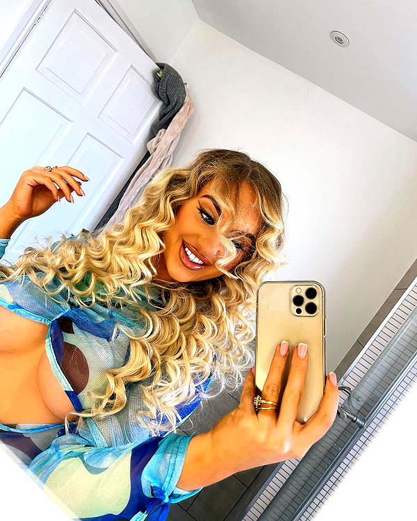 rhiannonbluee instagram image archive image