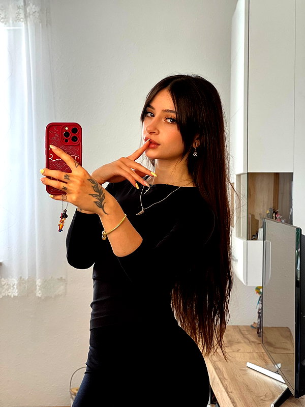cata.leyah instagram image archive image