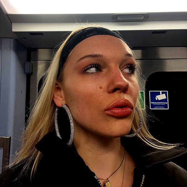 leni.bahr instagram image archive image