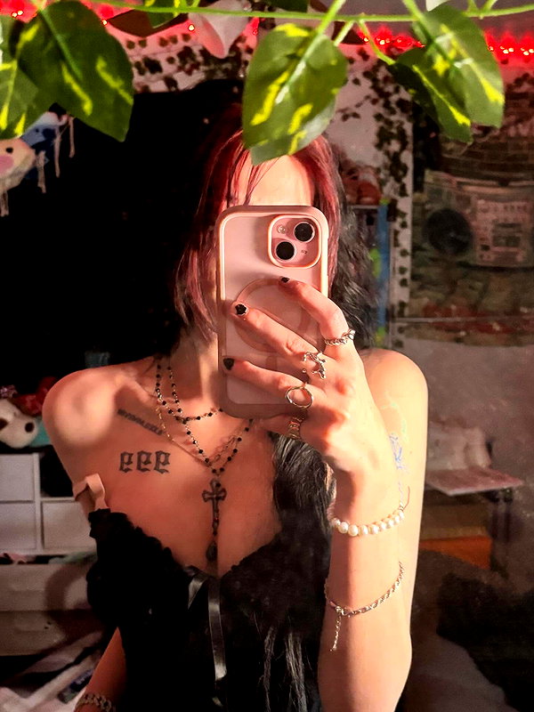 astarwbry_ instagram image archive image