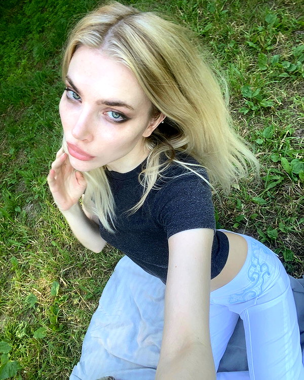 anya4everr instagram image archive image