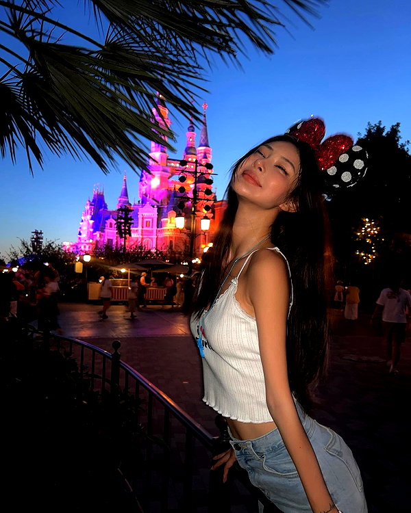 ll.lu1s instagram image archive image