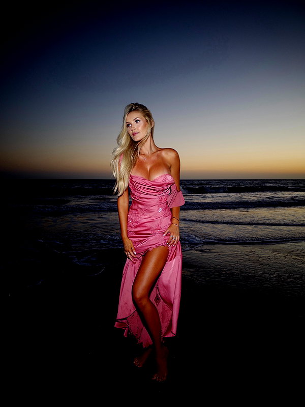 allie_dunn instagram image archive image