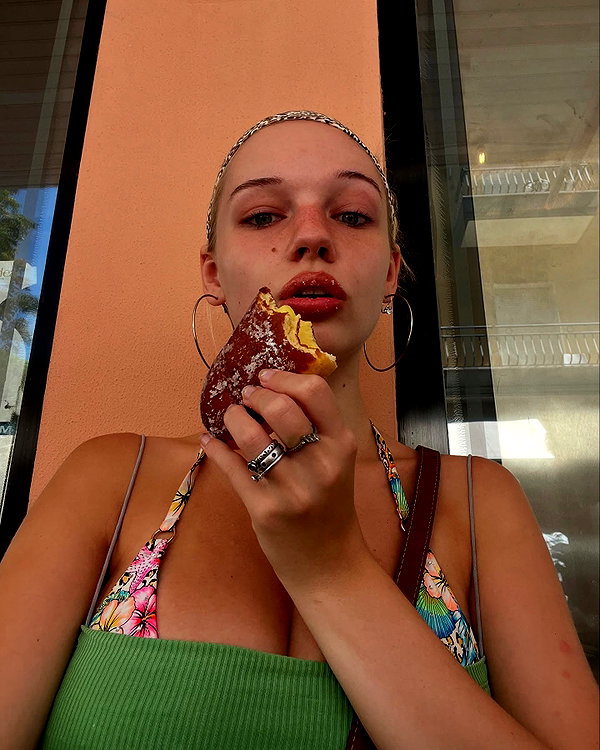 leni.bahr instagram image archive image