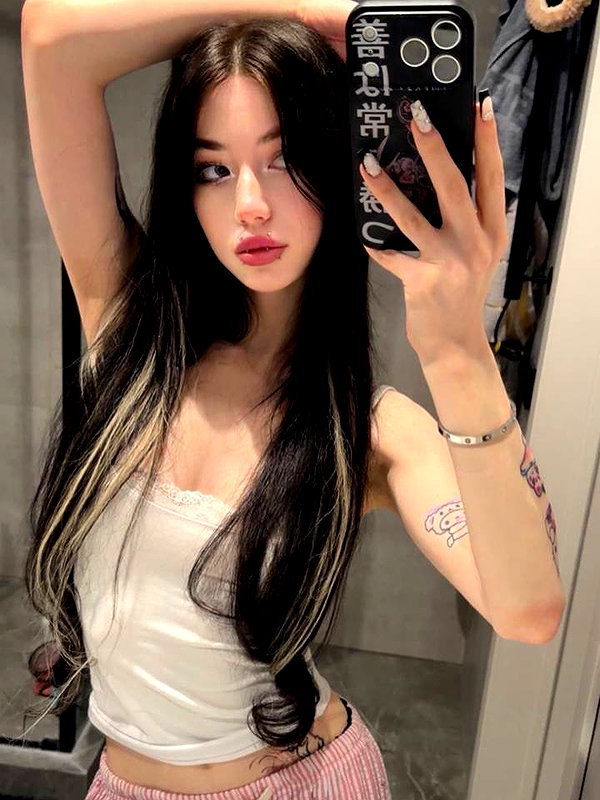 mia_goth2004 instagram image archive image