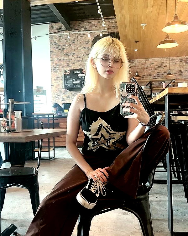 luly1980s instagram image archive image