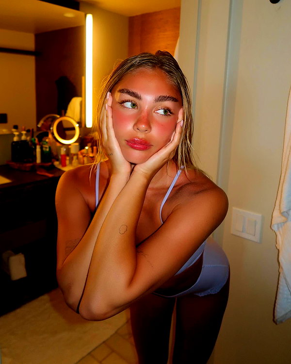 maya.keyy instagram image archive image