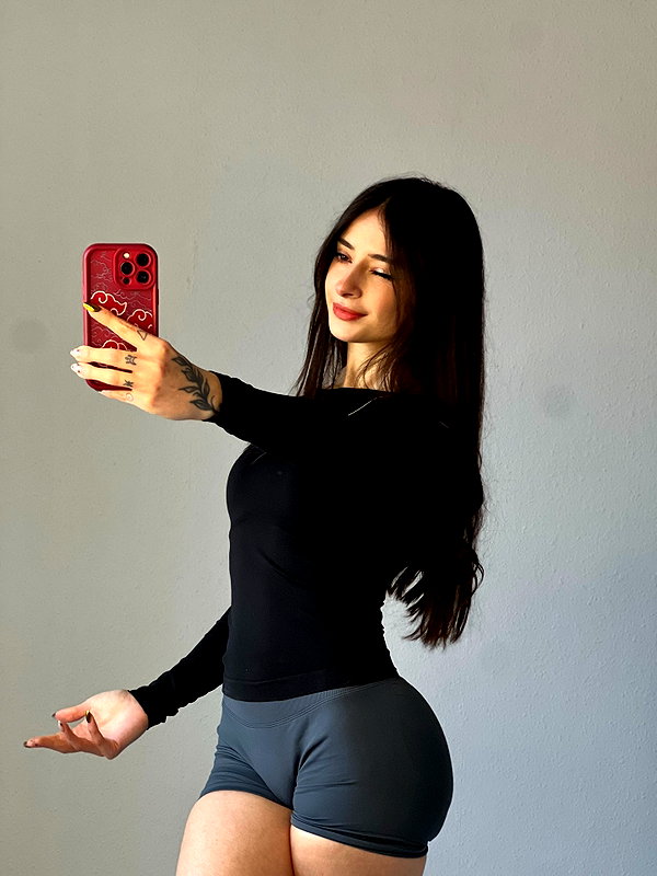 cata.leyah instagram image archive image
