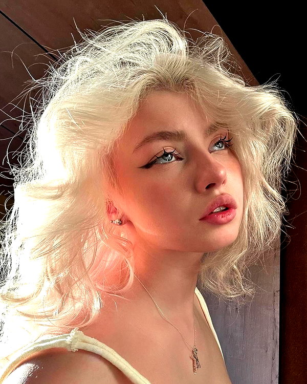 baddiesessence instagram image archive image