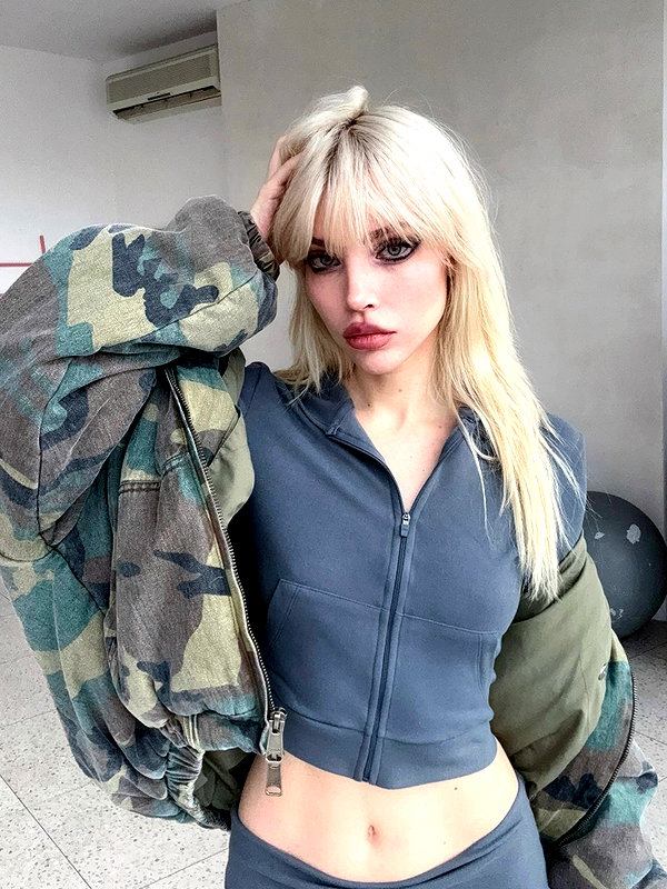 alien.hanna instagram image archive image
