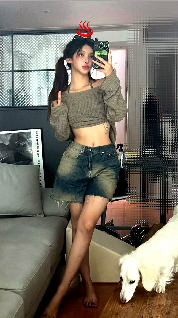 Archived image from @heroineseen on Instagram