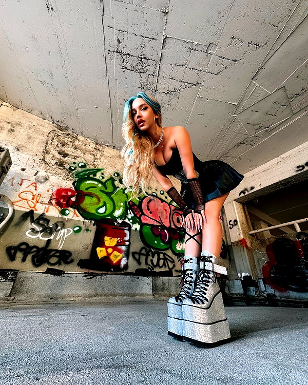 elinmaliaa instagram image archive image