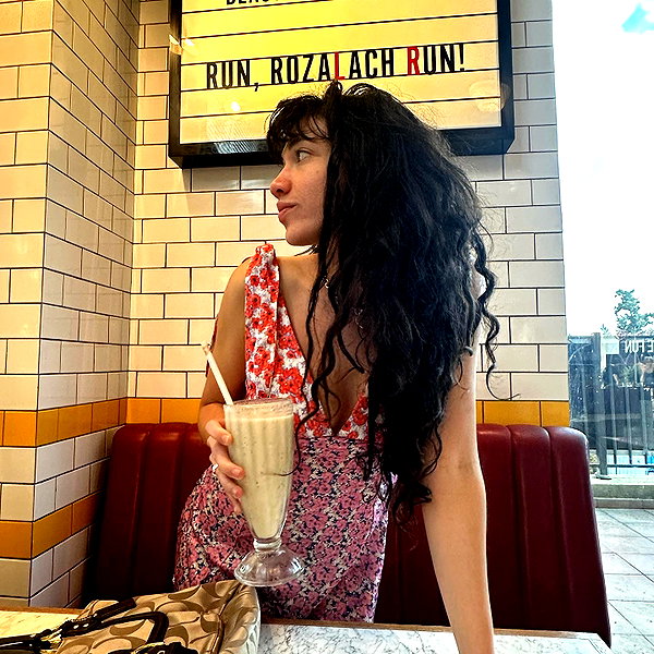 romi_henenson instagram image archive image