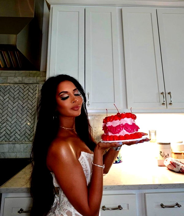 baddiesessence instagram image archive image