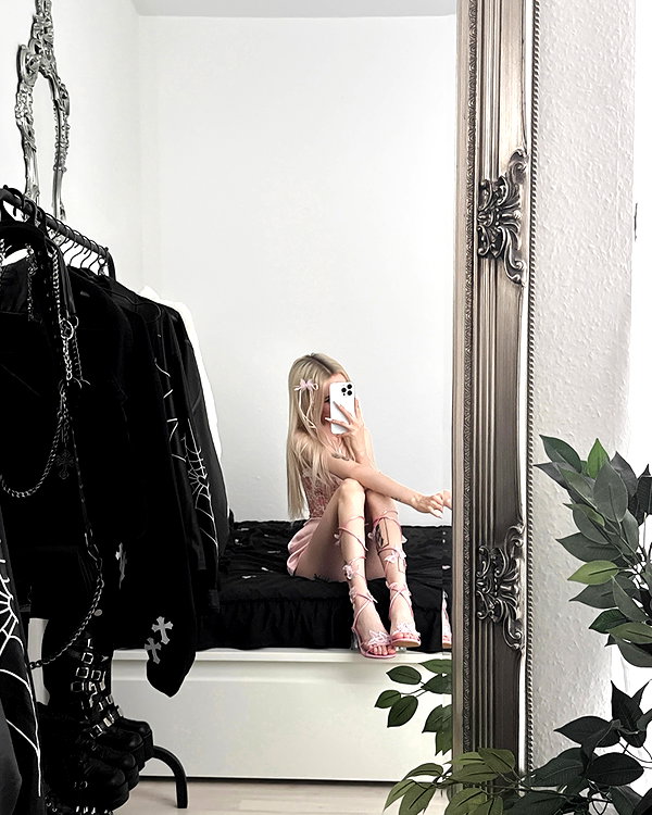 _lia.moon archive image