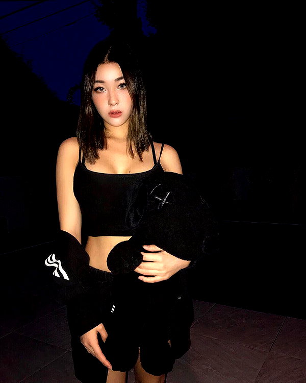 emily.ghoul instagram image archive image