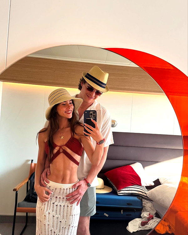katelynernst3 instagram image archive image