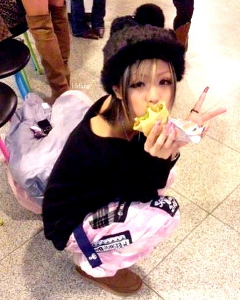 twodollie instagram image archive image