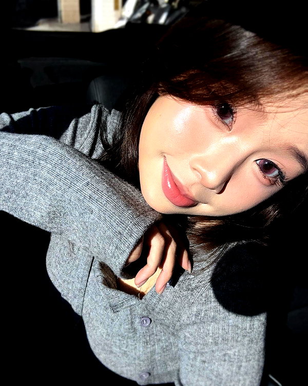 e.shao_417 instagram image archive image