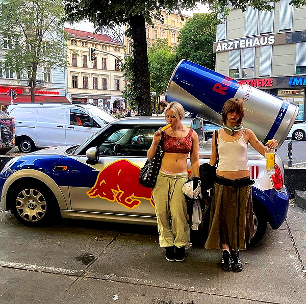Archived image from @lolabllue on Instagram