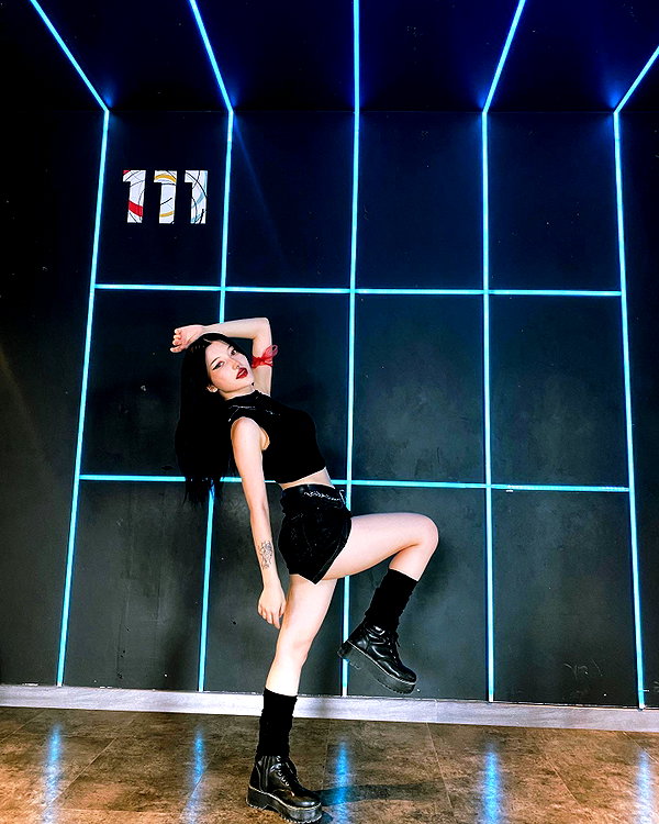 madamist_ instagram image archive image