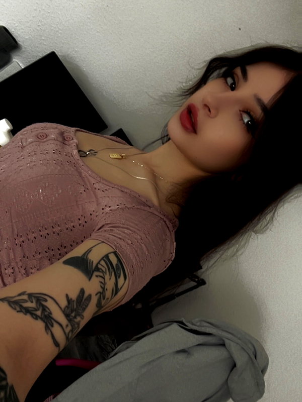cata.leyah instagram image archive image