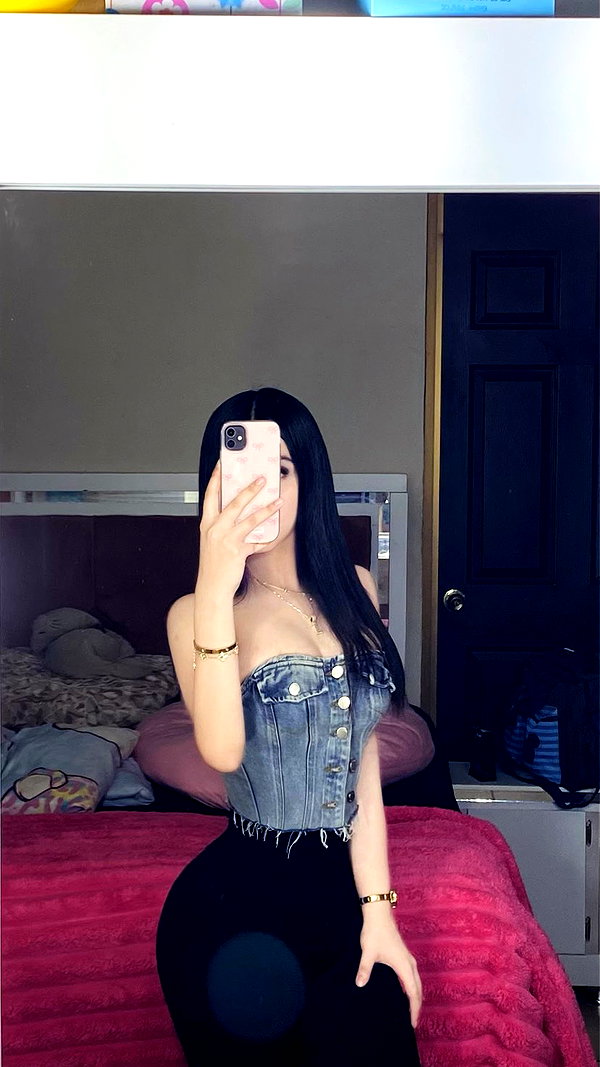 lesliesancheezz instagram image archive image