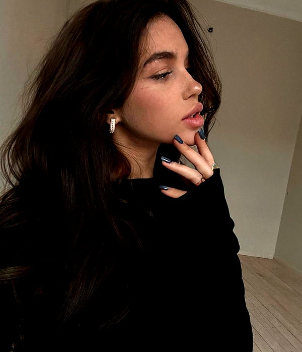 baddiesessence instagram image archive image