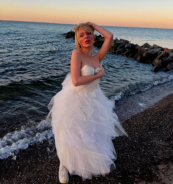 leni.bahr instagram image archive image