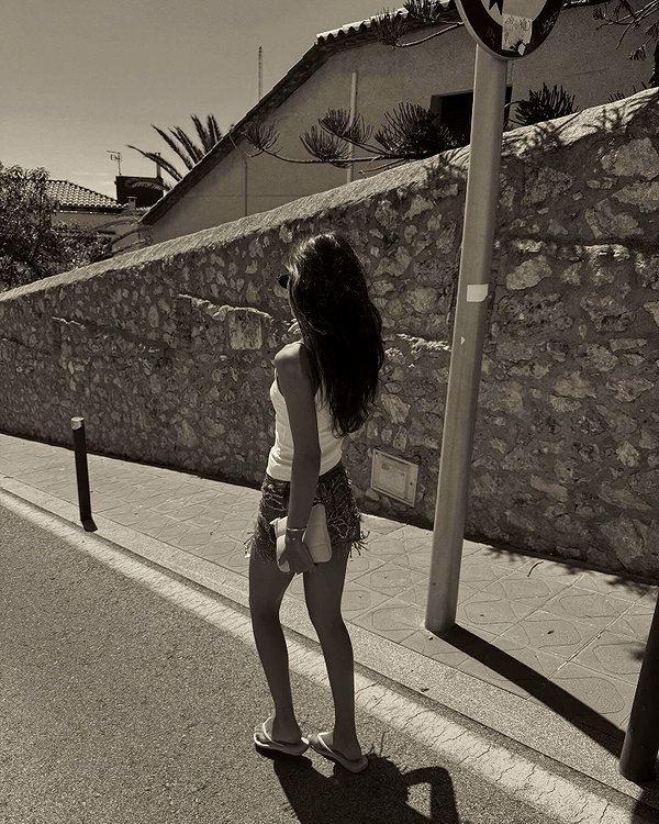 ainaratorneg instagram image archive image