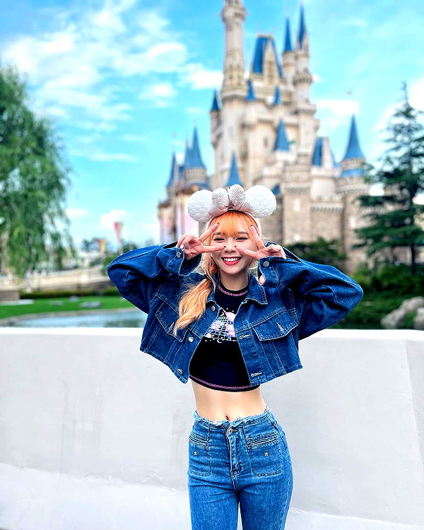 e.shao_417 instagram image archive image