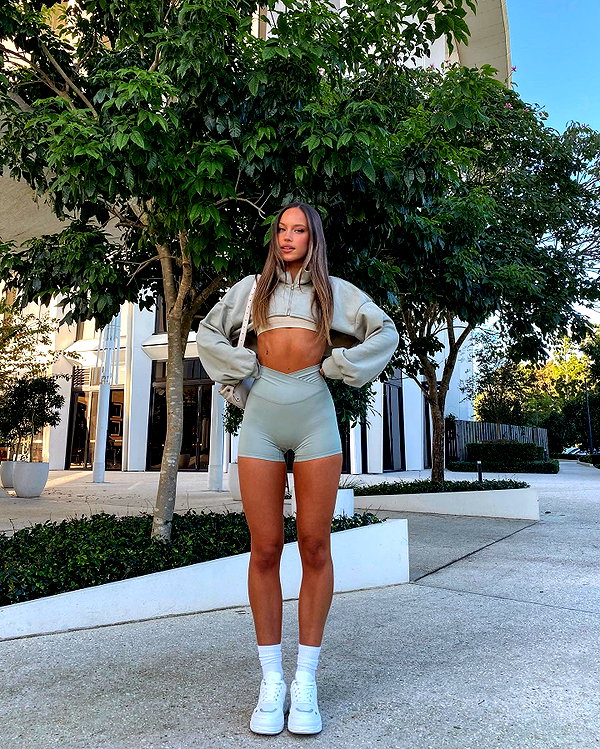 olivia.mathers instagram image archive image