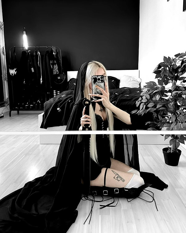 _lia.moon archive image