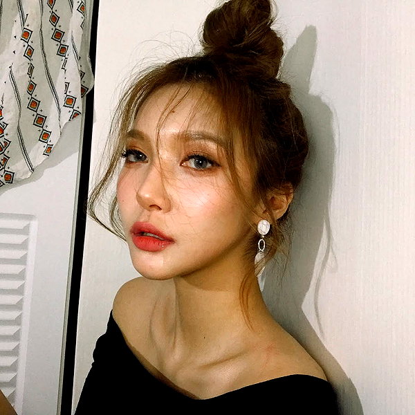 Archived image from @heroineseen on Instagram