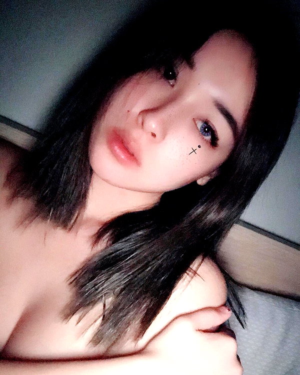 emily.ghoul instagram image archive image