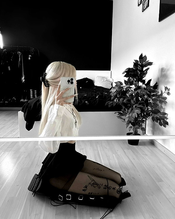 _lia.moon archive image