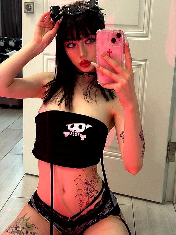 mia_goth2004 instagram image archive image
