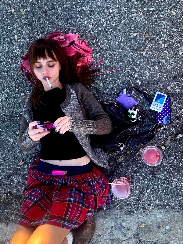 Archived image from @lolabllue on Instagram