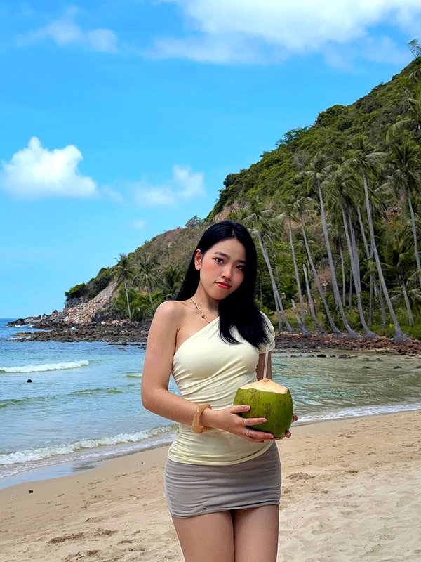 lyhythuedoxinh instagram image archive image