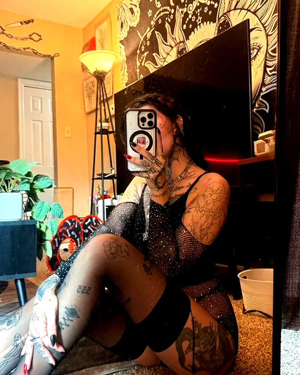 chica.niebla instagram image archive image