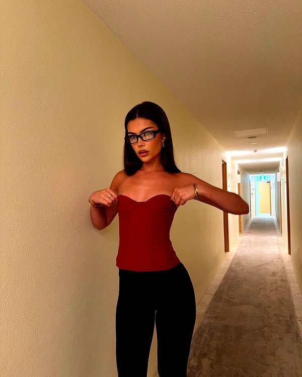 oliviaphillipps instagram image archive image