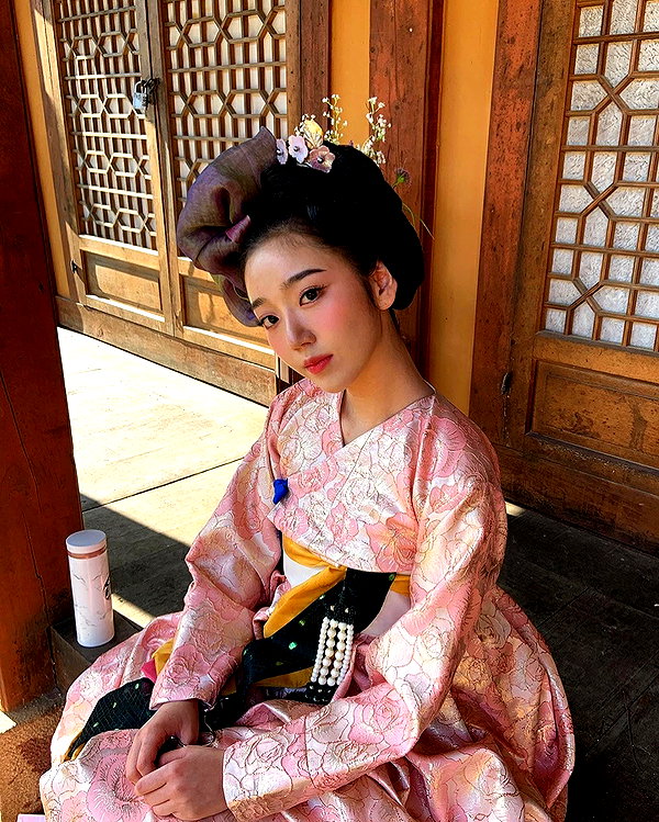 hyeweon__ instagram image archive image